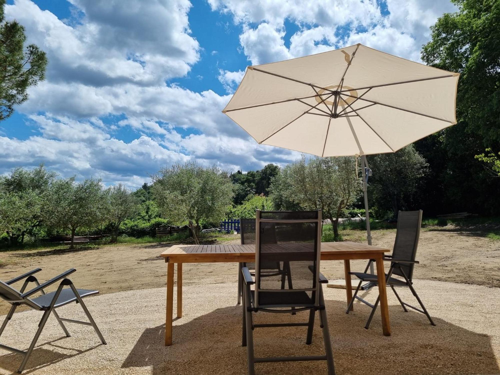 Au Fil De Soi Villa Saint-Julien-de-Peyrolas Oda fotoğraf